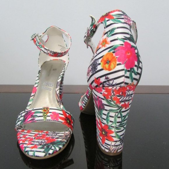 Block Heel Sandals - Picture 2 of 4